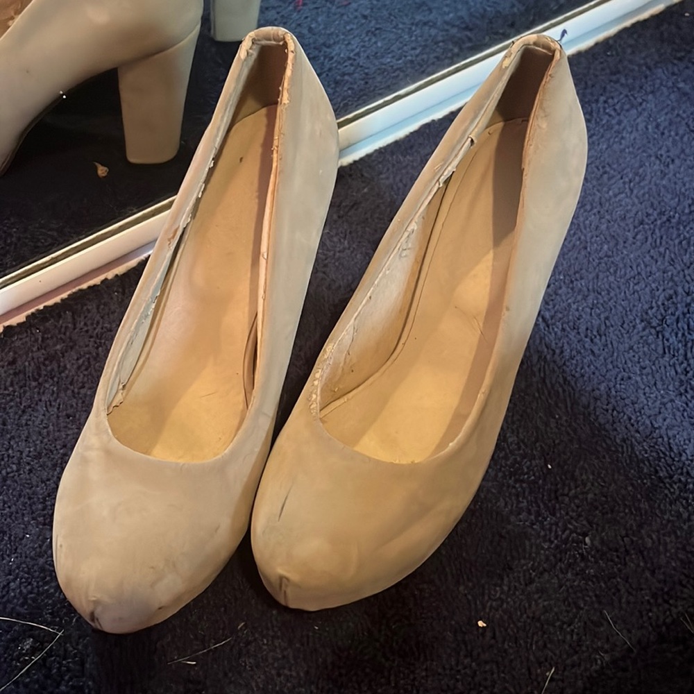 tan heels